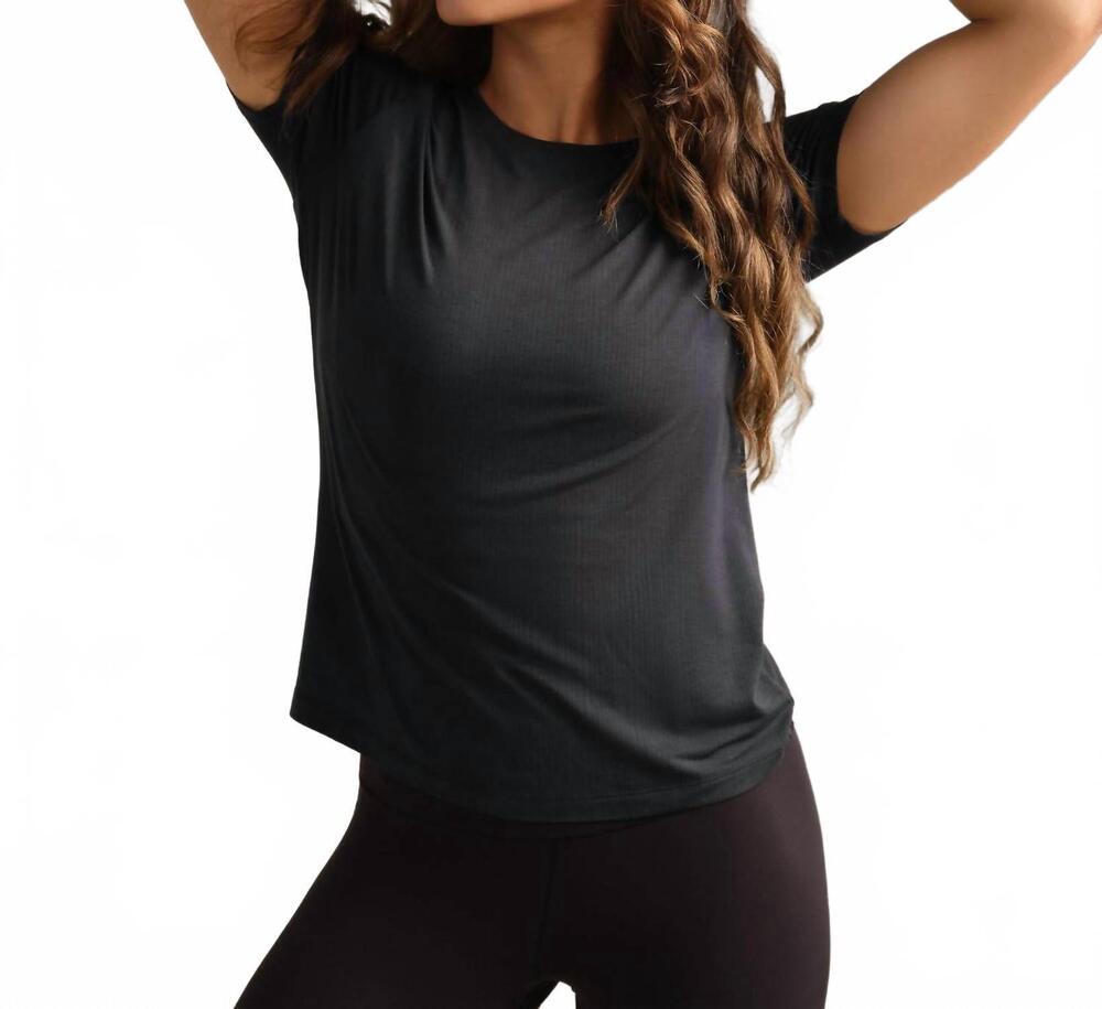 NEW RHONE featherweight ribbed tee in pure black